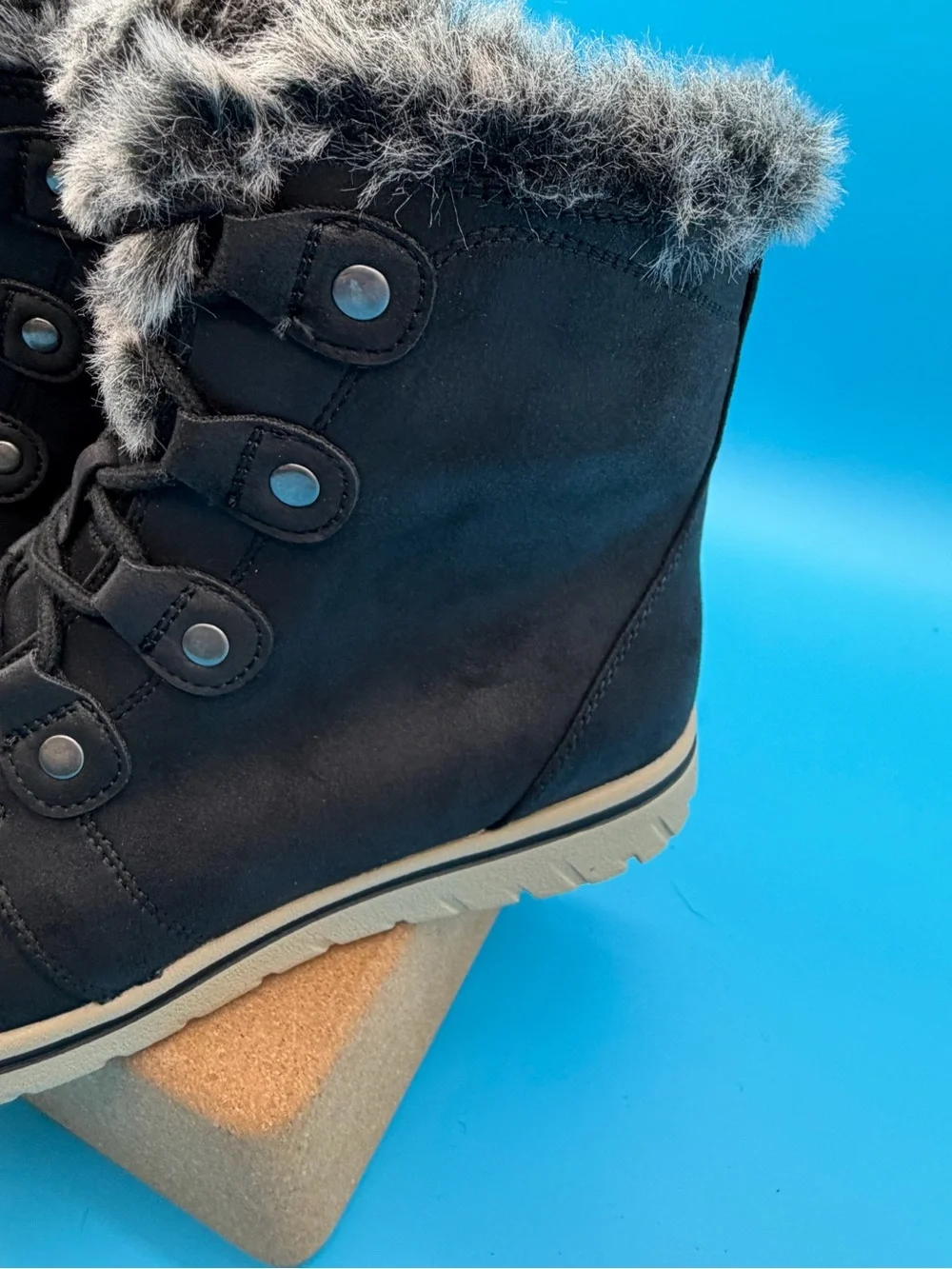 Cliffs by WHITE MOUNTAIN Black Winter Lace-Up Boots Faux Fur Trim Womens 10